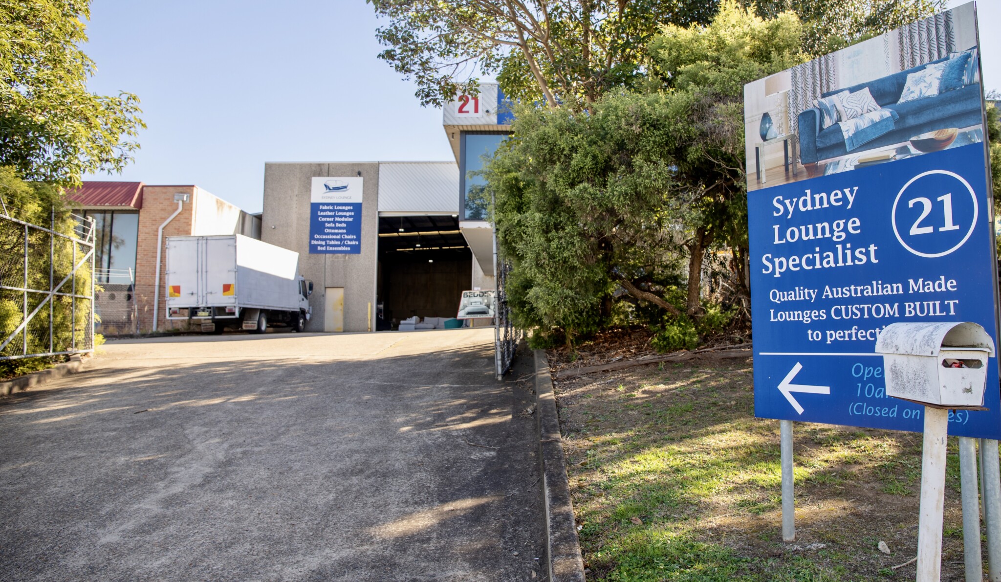 Sydney Lounge Specialist furniture showroom — Phone (02) 9609 2622